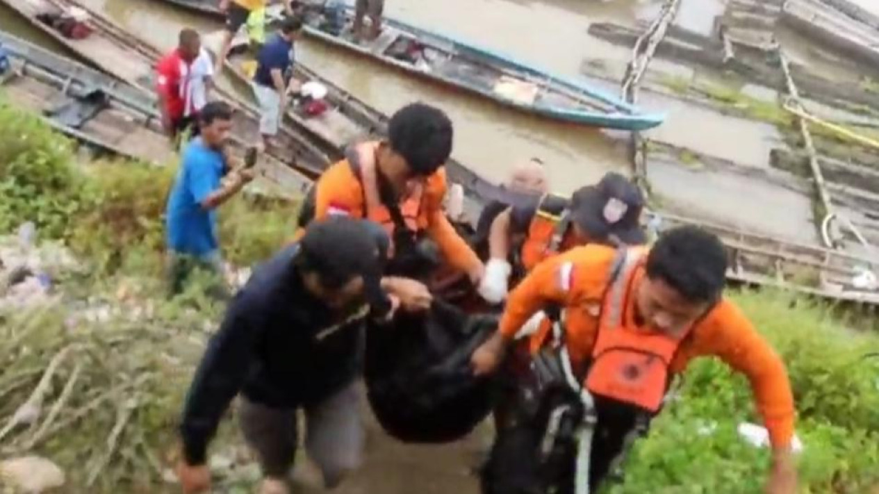 Gadis yang Tenggelam di Sungai Musi Ditemukan Mengapung
            - galeri foto