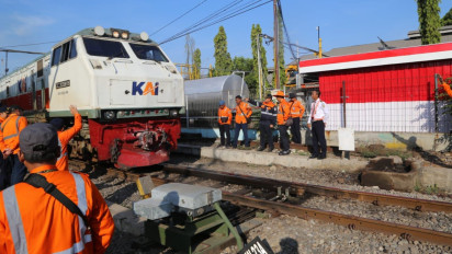 Cegah Kecelakaan, Daop 8 Cek Lintas Surabaya - Tobo Pastikan Keselamatan dan Kelancaran Perjalanan Kereta