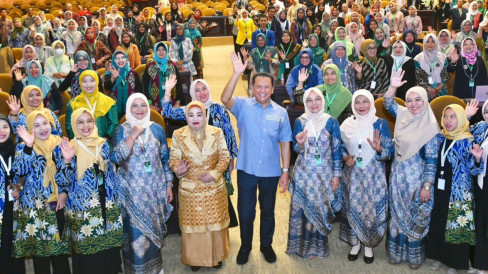 Wa Ode Nurhayati Terima Mandat Sebagai Koordinator Presidium Forhati ...