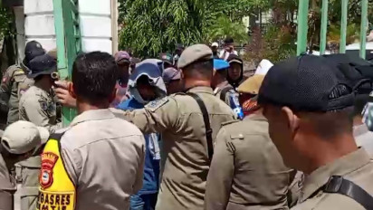 Pemuda Anti Korupsi, Demo Depan Kantor Bupati Tuntut Netralitas ASN Pada Pemilu 2024