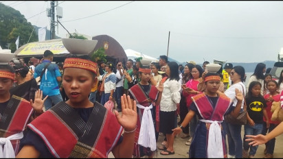 Dibawakan Ribuan Anak Sekolah, Tortor Cawan Meriahkan Aquabike Jetski di Dairi