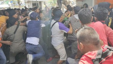 Paksa Naik Kapal Tanpa Tiket Untuk Hadiri Kongres HMI di Pontianak, Ratusan Mahasiswa Diamuk Buruh di Pelabuhan Baubau