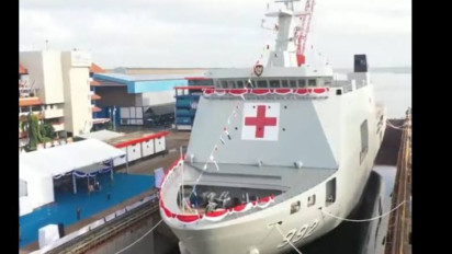 Jalani Misi Kemanusiaan Rumah Sakit Darurat di Palestina, KRI dr Radjiman Wedyodiningrat-992 Dicat Putih