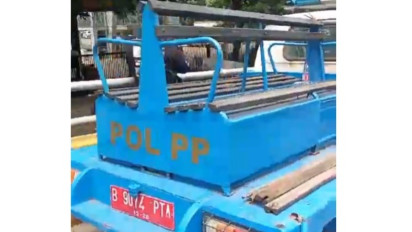 Gagal Nyalip, Mobil Dinas Satpol PP DKI Jakarta Tabrak Sejumlah Motor, Seorang Pemotor Tewas