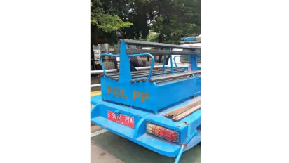 Mobil Satpol PP Jakarta Tabrak Sejumlah Motor, 1 Orang Tewas Terpental dari Flyover 