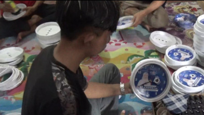 Jam Dinding Berwajah Caleg Paling Diburu untuk Souvernir Kampanye Pemilu 2024