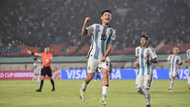 Claudio Echeverri berhasil mencetak tiga gol ke gawang Brasil