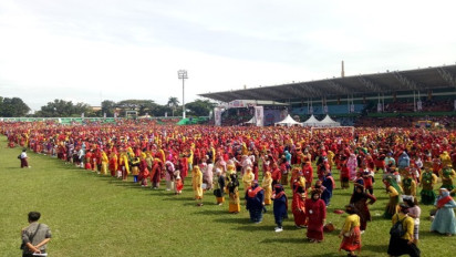 Tarian Nasional Semarakkan Peringatan Hari Guru Nasional Kota Medan Dapat Rekor Muri