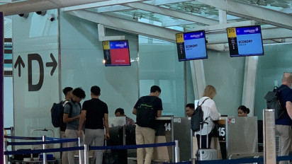 Asyik Liburan Sambil Trading Forex di Bali, Tiga Pelajar WN Uzbekistan Overstay Dideportasi dari Bali 