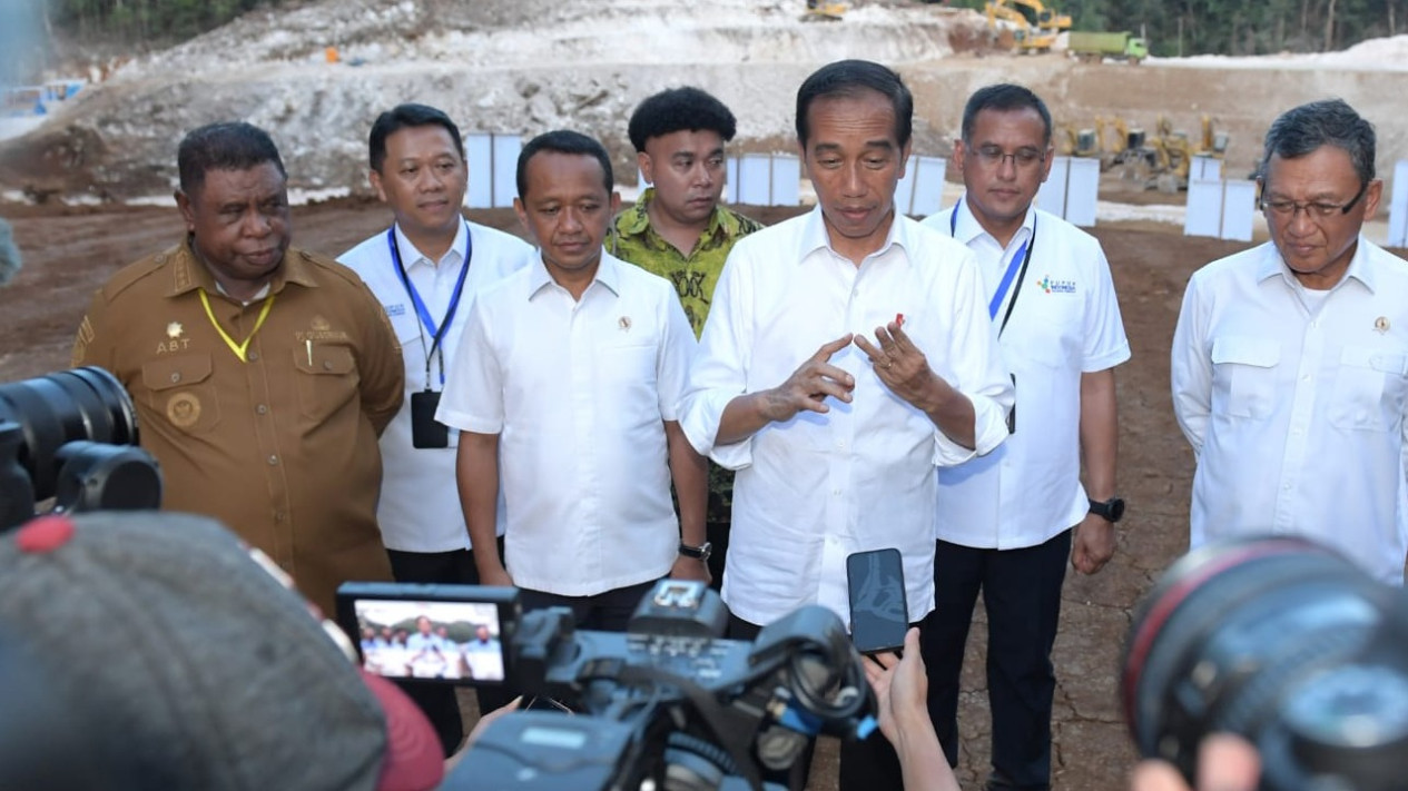 Wamenkumham Eddy Hiariej jadi Tersangka, Jokowi: Tanya KPK, Bukan ke Saya
            - galeri foto