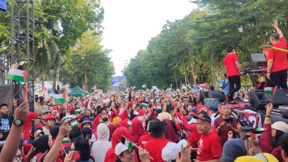 Peserta Kibarkan Bendera Palestina di Jalan Sehat Perjuangan bersama Capres Ganjar Pranowo