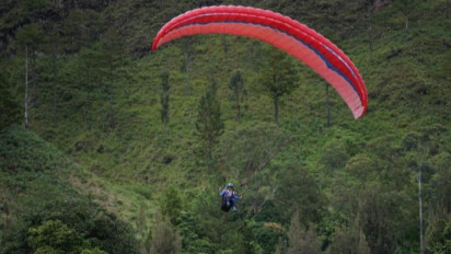 30 Peserta Paralayang Meriahkan Ajang Aquabike Jetski