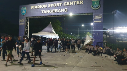Ribuan Suporter Persib Paksa Masuk Stadion Indomilk Arena, 2 Polisi Terluka