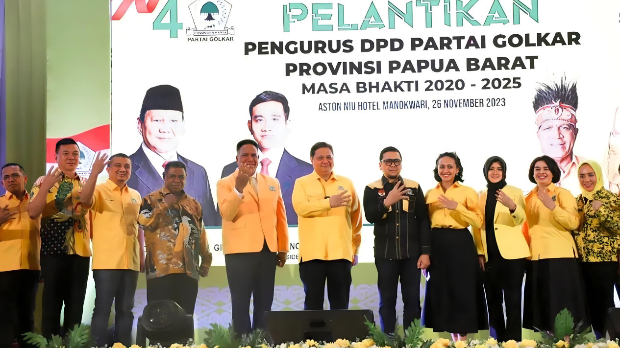 Airlangga Hartarto Lantik Paulus Waterpauw Sebagai Ketua Golkar Papua Barat
            - galeri foto