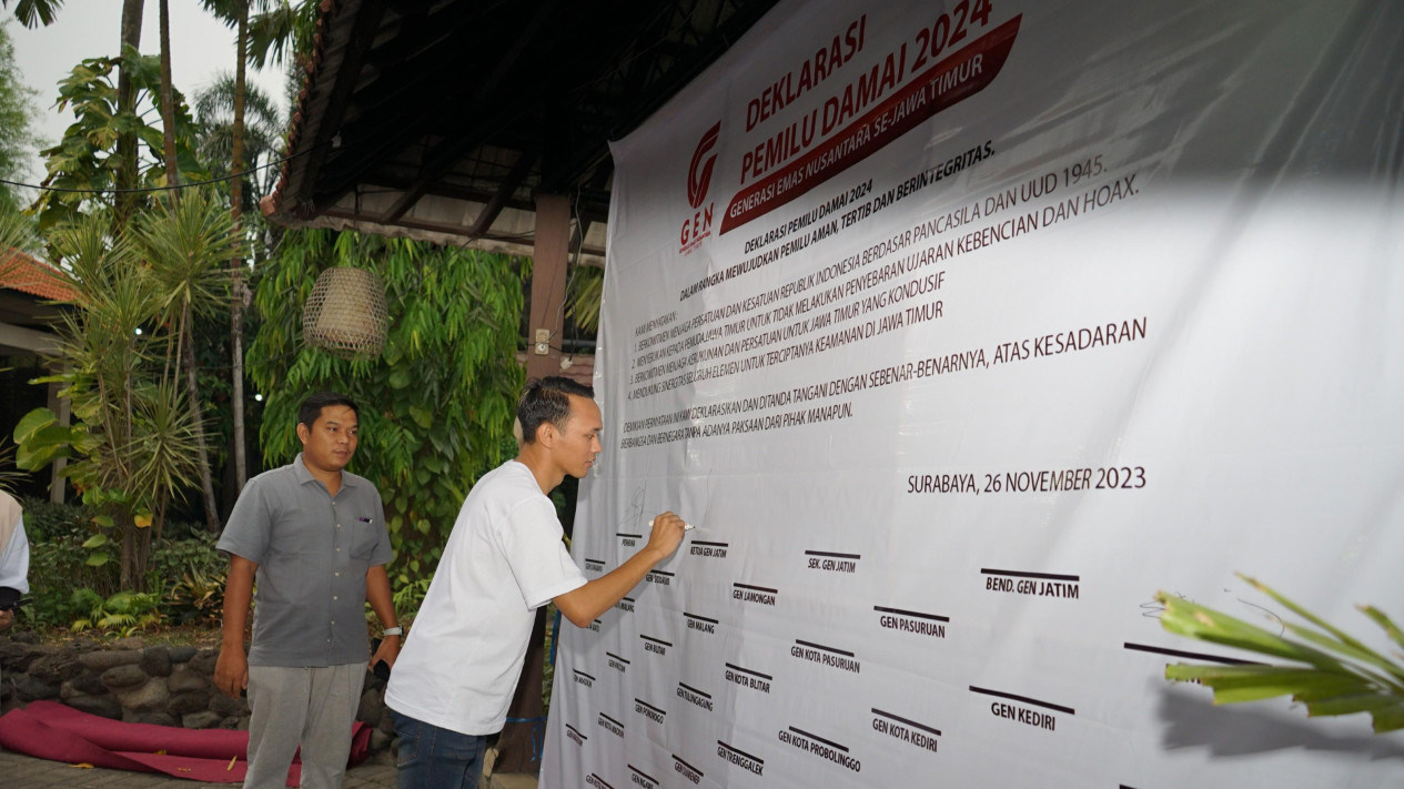 Ratusan Pemuda Bentuk GEN Jatim, Serukan Pemilu Damai, Jujur dan Aman
            - galeri foto