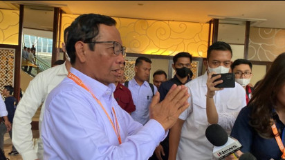 Tandatangan Komitmen Pemilu Tertib, Mahfud: Kalau Ada Hal Terjadi Diluar Perundang-undangan Harus Diselesaikan