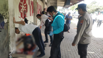 Pria Tua Ditemukan Tewas Bersimbah Darah di Teras Dealer Yamaha Kota Malang, Polisi Selidiki Penyebabnya