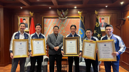 Kepala BNN RI Berikan Penghargaan Kepada 5 Orang Kelompok Ahli BNN RI