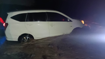 Minibus Terjebak Banjir Lahar Hujan Gunung Semeru, Empat Penumpang Selamat