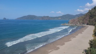 Sudah ada Jembatan Kali Buyuk, Destinasi Pantai Poncomoyo Banyuwangi Makin Ramai Pengunjung