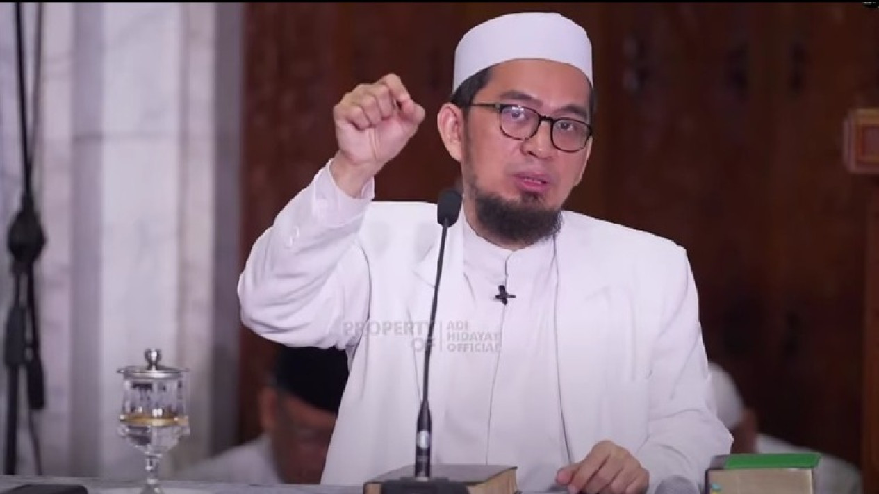Memangnya Ada Dalil Memperbolehkan Salaman Setelah Shalat? Ustaz Adi Hidayat Jelaskan ...
            - galeri foto