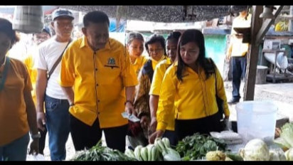 Caleg Partai Golkar di Kota Kupang Blusukan ke Pasar, Sosialisasikan untuk Tidak Golput