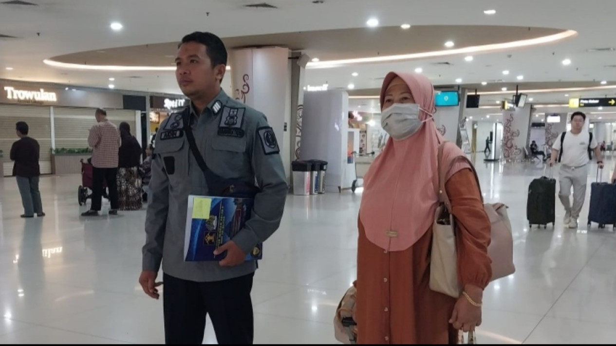 Kantor Imigrasi Kelas II Non TPI Blitar Deportasi Seorang Warga Negara Taiwan
            - galeri foto