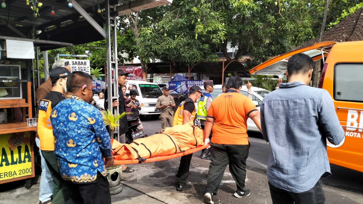 Diduga Kelelahan, Sopir Angkut Logistik Pemilu di Bali Ditemukan Meninggal Dunia 
            - galeri foto