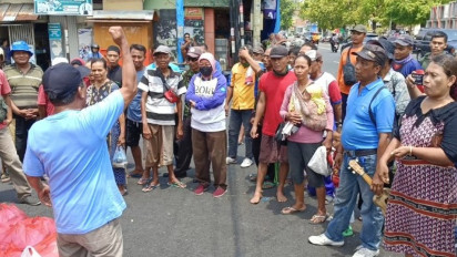 Tim Kampanye Daerah Prabowo-Gibran Bagikan 2000 Makan Siang dan Susu Gratis ke Warga Ponorogo