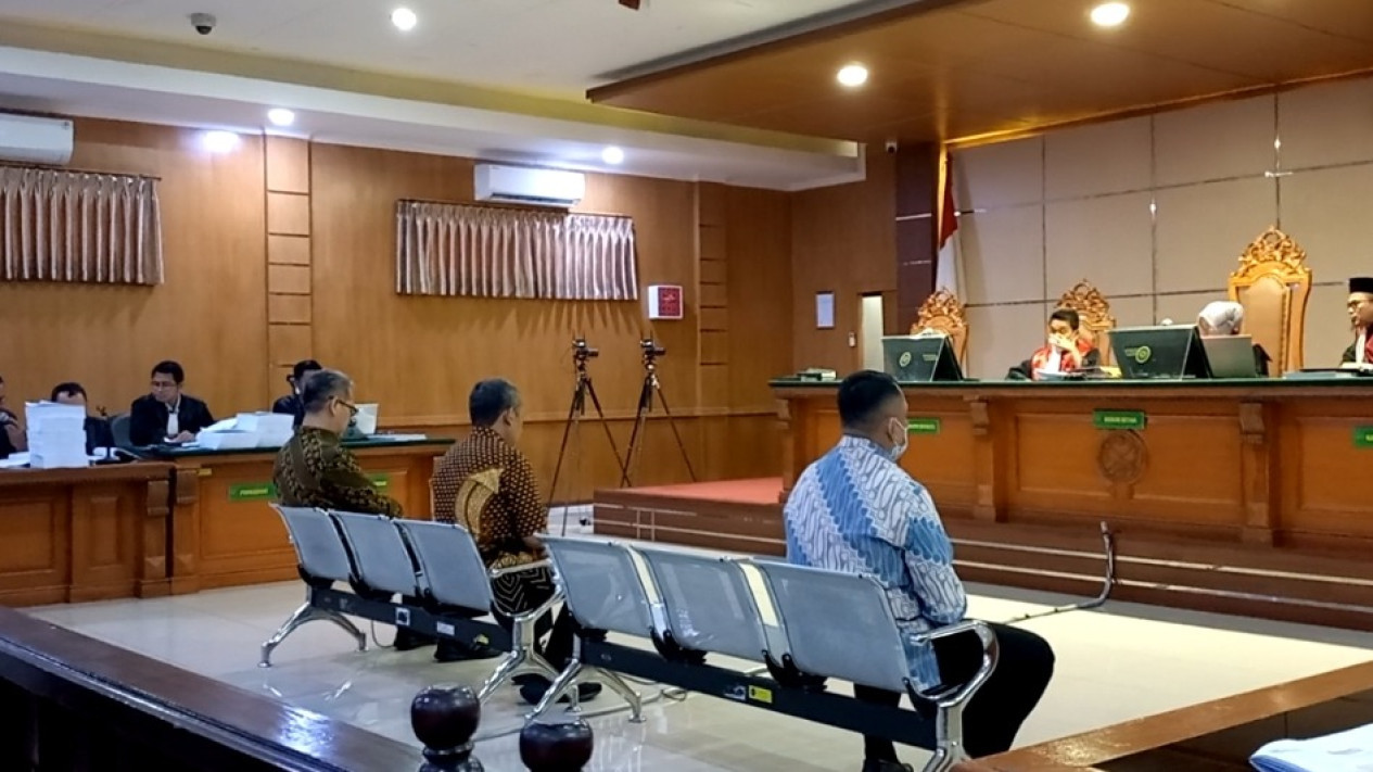 Mantan Walikota Bandung Dituntut 5 Tahun Penjara 
            - galeri foto