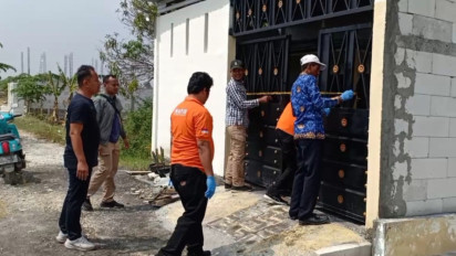 Tim Identifikasi dan Inafis Polda Jatim Olah TKP Lanjutan Pria Tewas Mulut Ditusuk Pisau, Amankan Sejumlah Barang Bukti