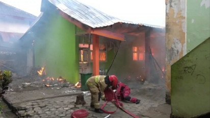 Lagi- Lagi Akibat Pemadaman Bergilir, MAN 1 Makassar Terbakar, 3 Ruang Kelas, Lab Sampai Kantin Hangus Dilalap Api