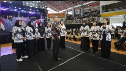 Peringati Hari Guru Nasional, Enam Guru Teladan dan Berprestasi dapat Hadiah Spesial dari Pj Walikota Batu