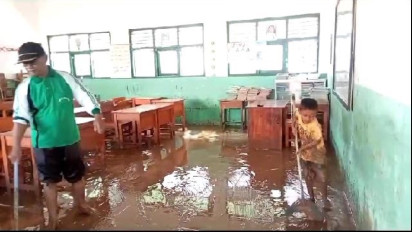 Banjir Bandang di Tanggamus Rendam SDN Betung, Ujian Semester Ditunda