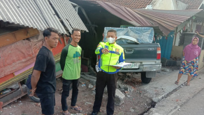 Mobil Tabrak Rumah Warga Berakhir Damai, Pengemudi Sanggup Mengganti Kerugian