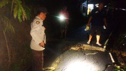 Hujan Deras, Jalan Penghubung Tiga Desa di Purbalingga Ambles