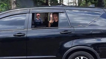 Tunggu Ganjar Jumatan, Bocah SD Teriak "Love You, Pak Ganjar!"