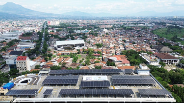 Pusat Perbelanjaan di Bandung Manfaatkan Area Parkir untuk Instalasi PLTS Atap