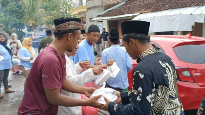 Jumat Berkah, Simpatisan Prabowo Bagikan Ribuan Paket Makan Siang