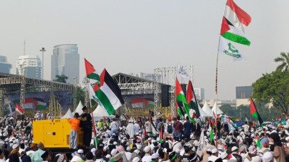 Teriakan 'Free Palestine' Bergema di Monas