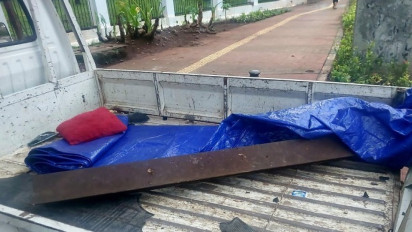 Apes! Angkut Besi Bekas Rel Kereta APi di Sekitar Stasiun Palmerah Jakarta, Dua Pelaku Diamankan Petugas