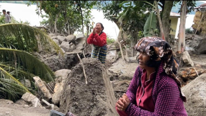 Ratapan Keluarga Mencari Korban Banjir Bandang di Desa Simangulampe Humbahas, 11 Orang Masih Hilang