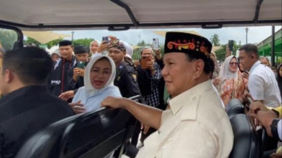 Prabowo Ziarah ke Makam Sulthan Maulana Hasanuddin, Ditemani Rombongan Dinasti Ratu Atut