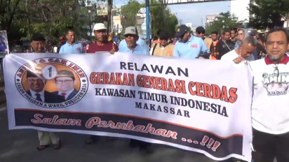 Relawan Gerakan Generasi Cerdas Kenalkan Sosok Capres AMIN di Car Free Day
