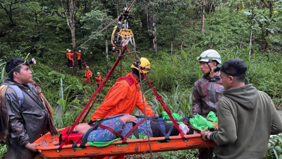 Dramatis, Terjebak Dalam Hutan Selama Dua Hari, Makan Umbi-umbian Mentah, Pasutri  Berhasil Dievakuasi Tim SAR