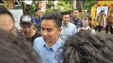 Pilih Cuti dari Wali Kota Solo Buat Kampanye Pilpres 2024, Gibran Bagi-bagi Susu hingga Dengar Santri di Tangerang