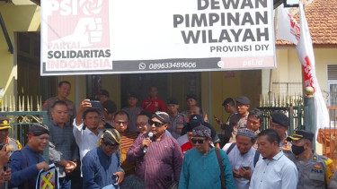 Demo di Kantor PSI DIY, Massa Paman Usman Minta Ade Armando Datang ke Yogyakarta Minta Maaf