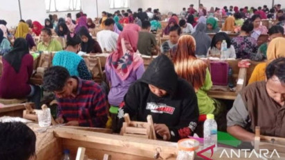 Gubernur Jawa Timur  Tetapkan UMK 2024 Pamekasan Rp2.221.135