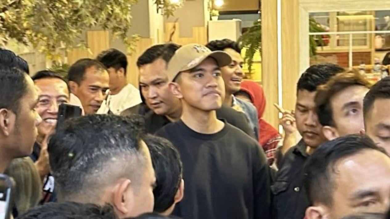 Bikin Geger Pernyataan Ade Armando soal Dinasti Politik di DIY, Kaesang Cuma Kasih Sanksi Ini
            - galeri foto