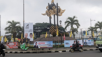 Ulama Tasikmalaya Geram! Banyak APK di Tugu Perjuangan KH Zainal Mustofa, Minta Bawaslu dan Satpol PP Bertindak